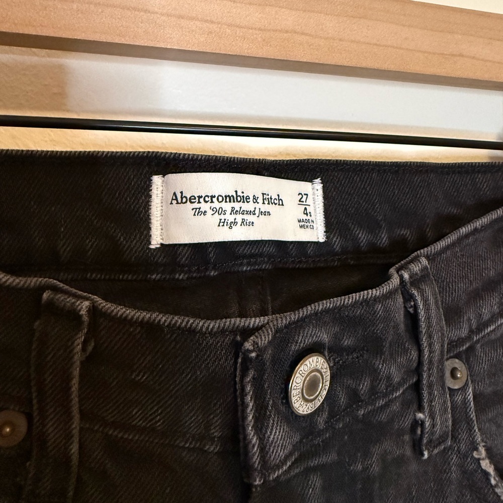 Abercrombie & Fitch High Rise 90’s Relaxed Jean Size 27 Short - Picture 11 of 16